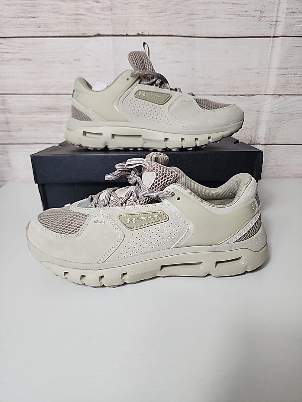 Under Armour Summit Trek Suede Men Cream/Beige Lightweight Trainer Size 10